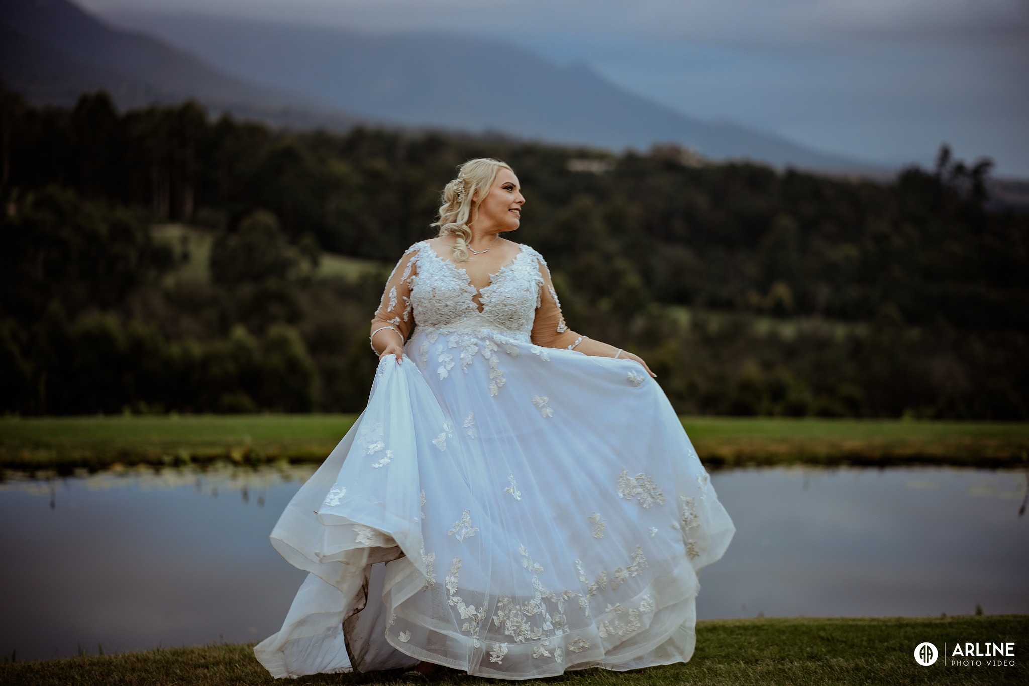 SANETTE Besters' Bridal Boutique Hire Bridal Gown 