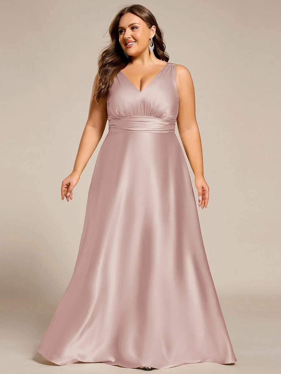 This plus-size satin maxi bridesmaid dress offers a blend of comfort and elegance. The empire waist design flatters every figure, while the soft satin fabric creates a smooth, luxurious look. Convenient side pockets add a practical touch, making it perfect for weddings and formal events where both style and functionality are key.