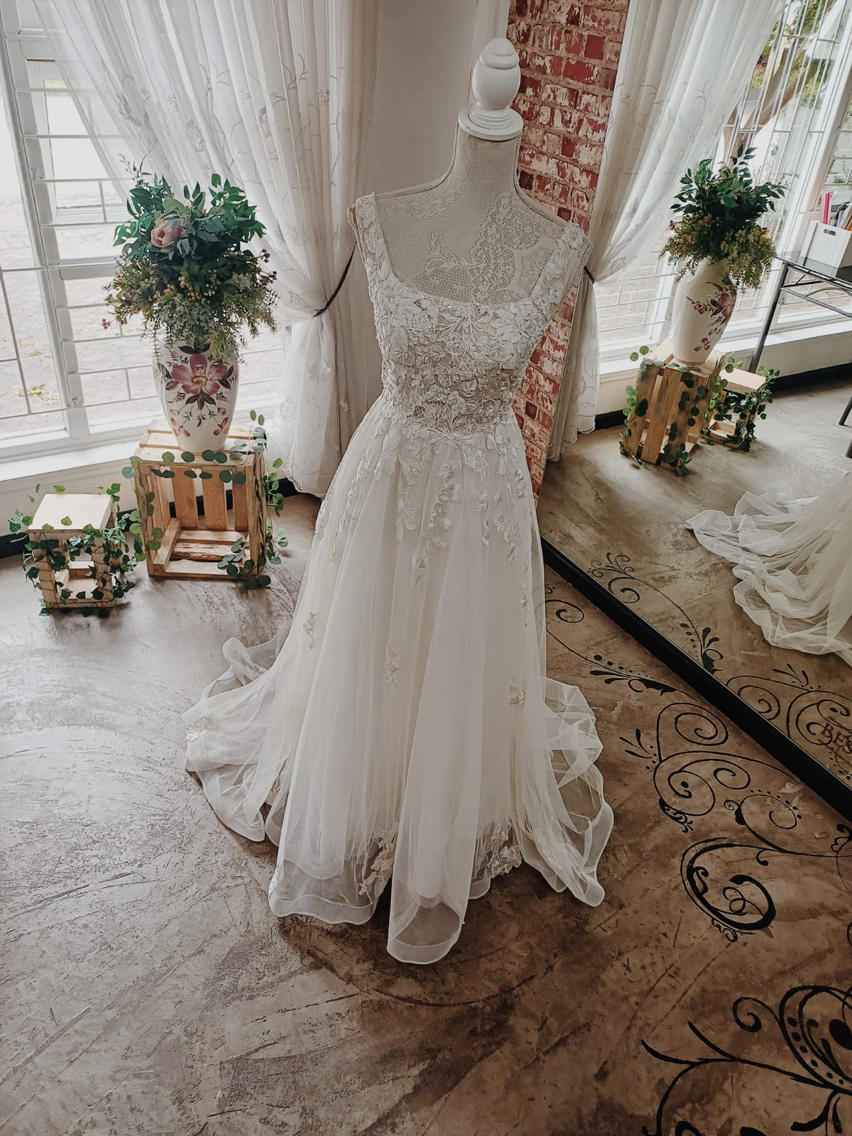 HIRE BRIDAL GOWN - HF4191 - ELEVATE YOUR BRIDAL LOOK WITH A BATEAU NECKLINE LACE BODICE AND A BLUSH TULLE PRINCESS BALL GOWN SKIRT. THIS COMBINATION EXUDES A SENSE OF CLASSIC ELEGANCE AND ROMANCE FOR YOUR SPECIAL DAY.