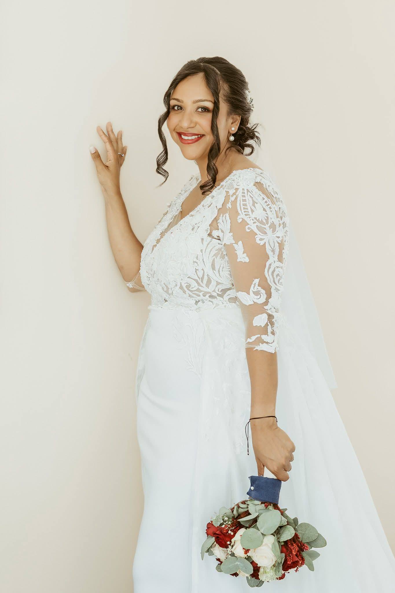 SHAN-LYNN Besters' Bridal Boutique Hire Bridal Gown 