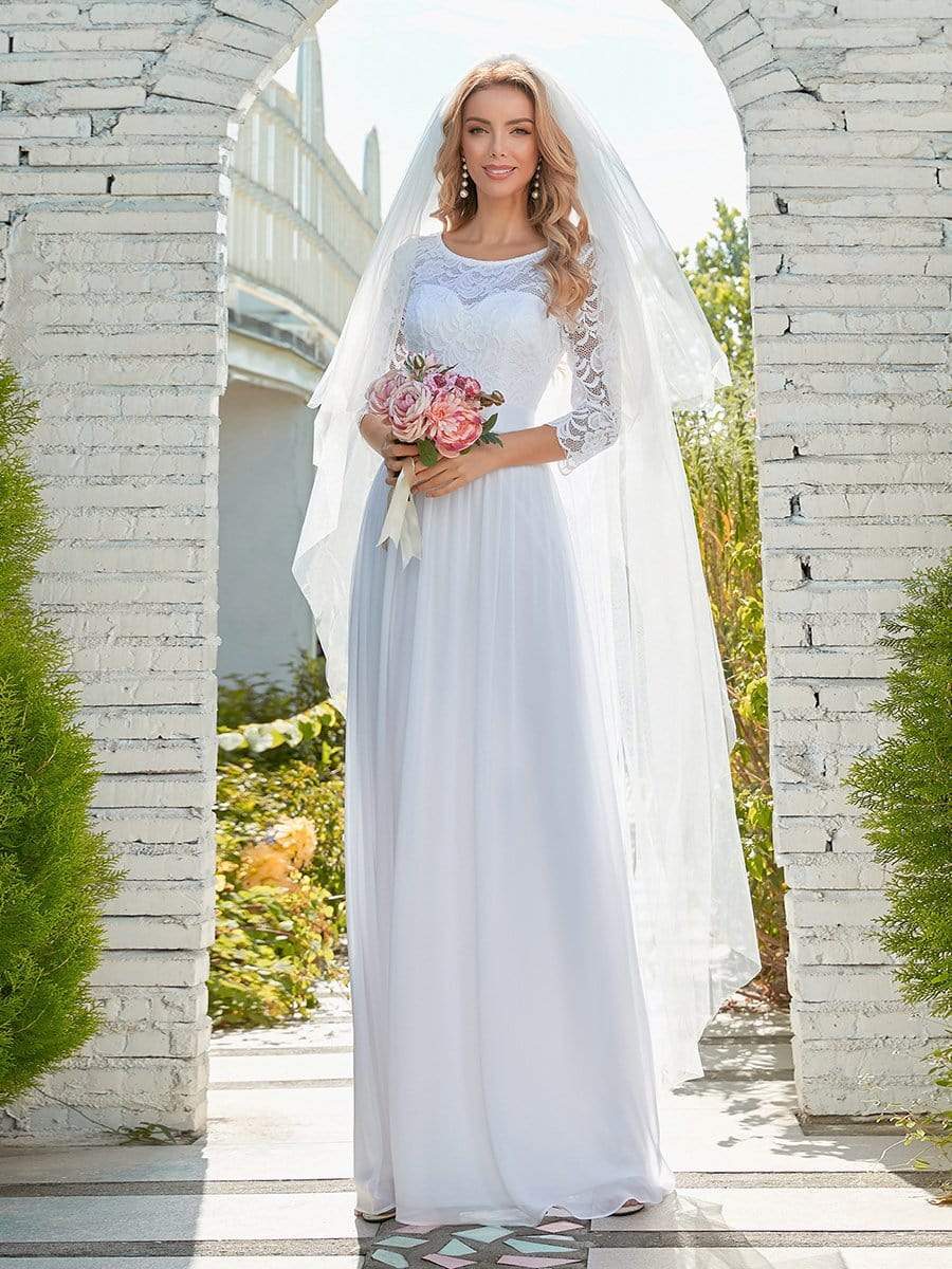 A PLEATED SKIRT OF FLOWING CHIFFON AND BEAUTIFUL THREE-QUARTER-LENGTH LACE SLEEVES CREATE A PICTURE-PERFECT SILHOUETTE.