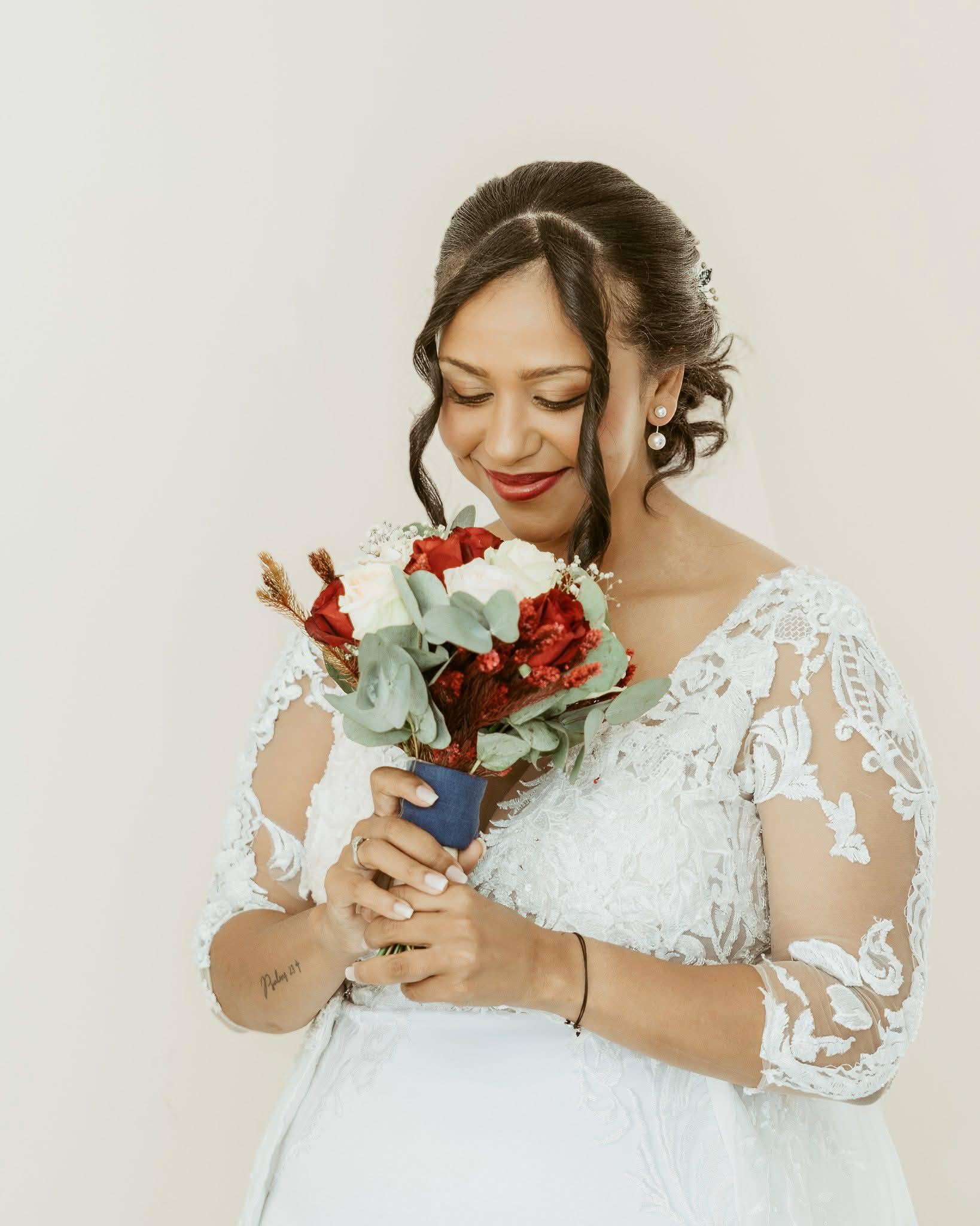 SHAN-LYNN Besters' Bridal Boutique Hire Bridal Gown 