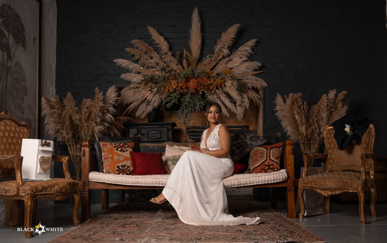  LYNETTE Besters' Bridal In-Stock Bridal Gown